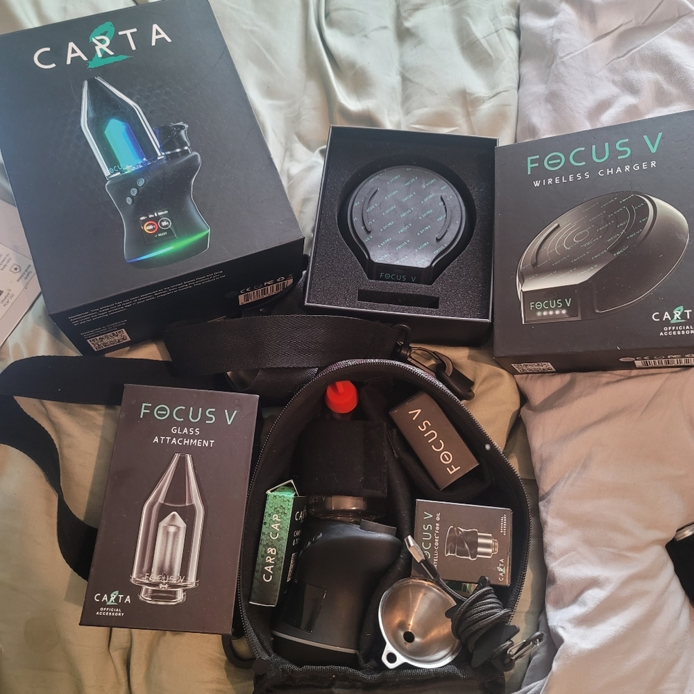 Focus V Carta 2 - 420 Deluxe Kit - Wireless Charger -  Atomizers - Extras!!